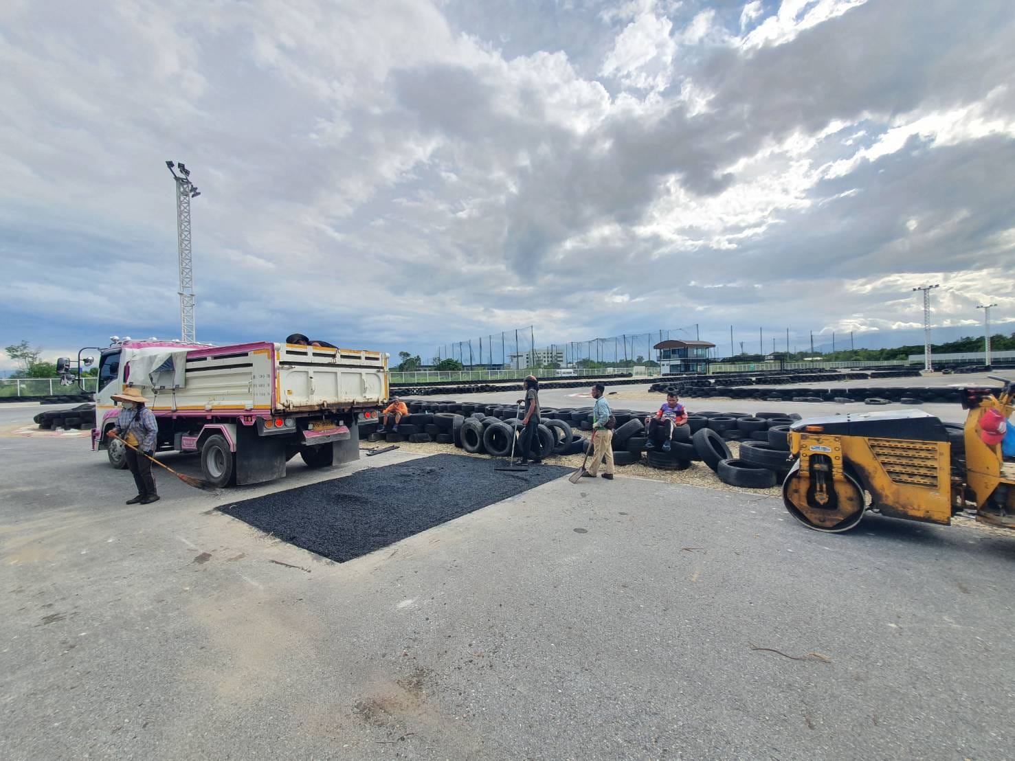 3 - https://ลาดยางมะตอย.com | รับลาดยางมะตอย ทำถนนยางมะตอย ทำลาดจอดรถ ทางเข้ารีสอร์ท ทางถนนลาดยางมะตอย งานสวย เรียบร้อย มาตรฐาน