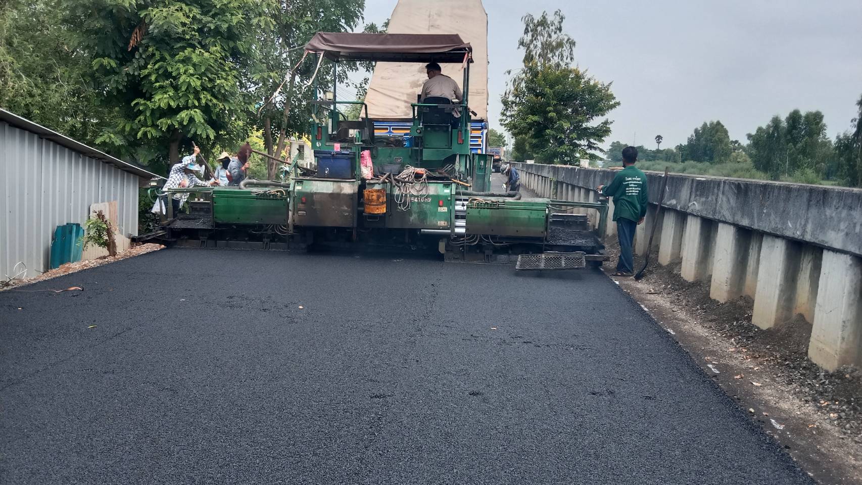 40 - https://ลาดยางมะตอย.com | รับลาดยางมะตอย ทำถนนยางมะตอย ทำลาดจอดรถ ทางเข้ารีสอร์ท ทางถนนลาดยางมะตอย งานสวย เรียบร้อย มาตรฐาน