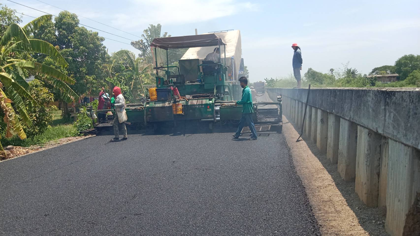 47 - https://ลาดยางมะตอย.com | รับลาดยางมะตอย ทำถนนยางมะตอย ทำลาดจอดรถ ทางเข้ารีสอร์ท ทางถนนลาดยางมะตอย งานสวย เรียบร้อย มาตรฐาน