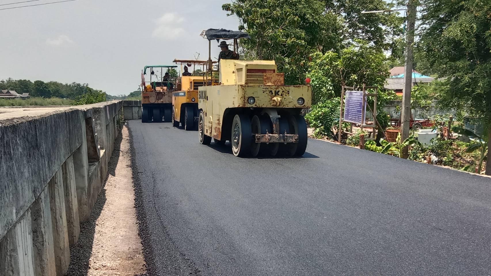 49 - https://ลาดยางมะตอย.com | รับลาดยางมะตอย ทำถนนยางมะตอย ทำลาดจอดรถ ทางเข้ารีสอร์ท ทางถนนลาดยางมะตอย งานสวย เรียบร้อย มาตรฐาน