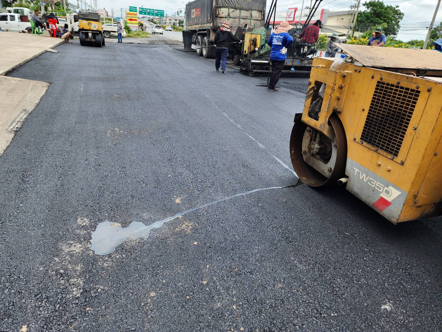 53 - https://ลาดยางมะตอย.com | รับลาดยางมะตอย ทำถนนยางมะตอย ทำลาดจอดรถ ทางเข้ารีสอร์ท ทางถนนลาดยางมะตอย งานสวย เรียบร้อย มาตรฐาน