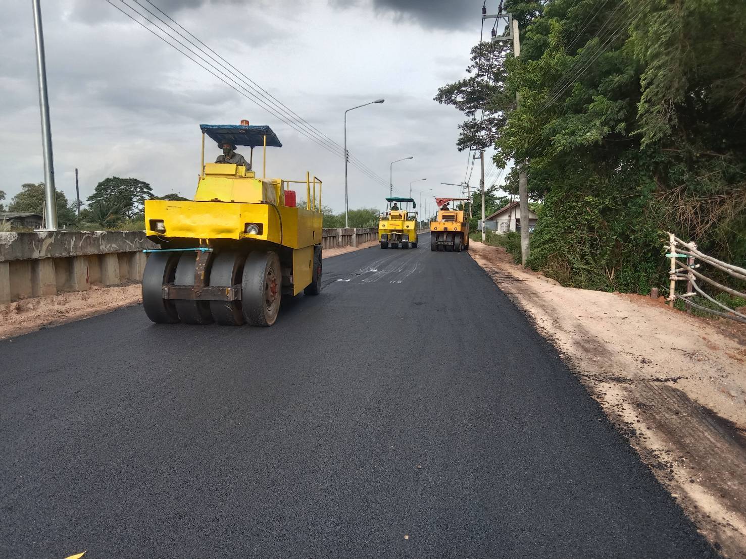 60 - https://ลาดยางมะตอย.com | รับลาดยางมะตอย ทำถนนยางมะตอย ทำลาดจอดรถ ทางเข้ารีสอร์ท ทางถนนลาดยางมะตอย งานสวย เรียบร้อย มาตรฐาน