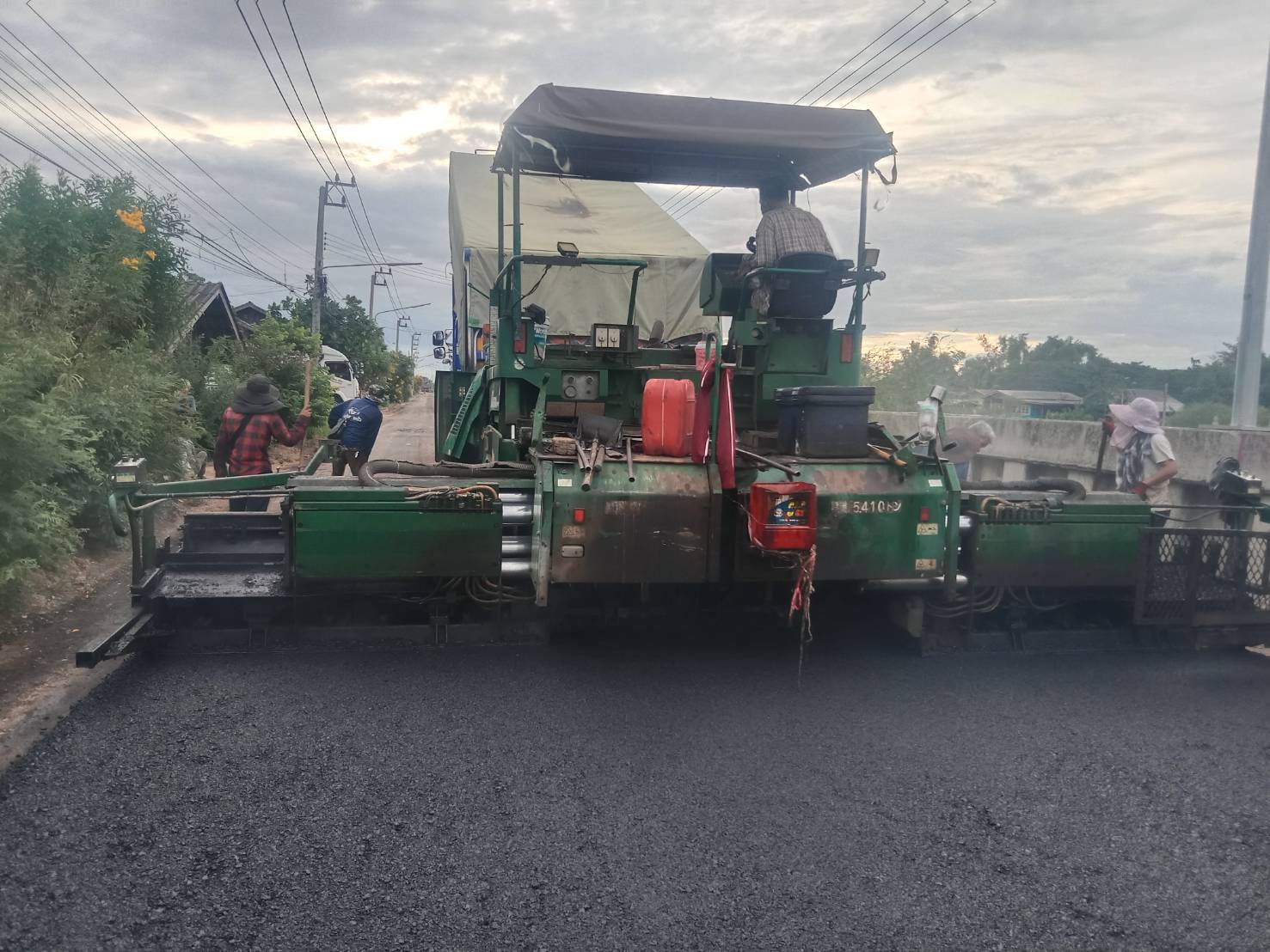 62 - https://ลาดยางมะตอย.com | รับลาดยางมะตอย ทำถนนยางมะตอย ทำลาดจอดรถ ทางเข้ารีสอร์ท ทางถนนลาดยางมะตอย งานสวย เรียบร้อย มาตรฐาน