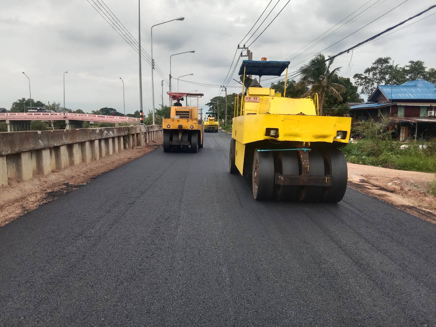 63 - https://ลาดยางมะตอย.com | รับลาดยางมะตอย ทำถนนยางมะตอย ทำลาดจอดรถ ทางเข้ารีสอร์ท ทางถนนลาดยางมะตอย งานสวย เรียบร้อย มาตรฐาน