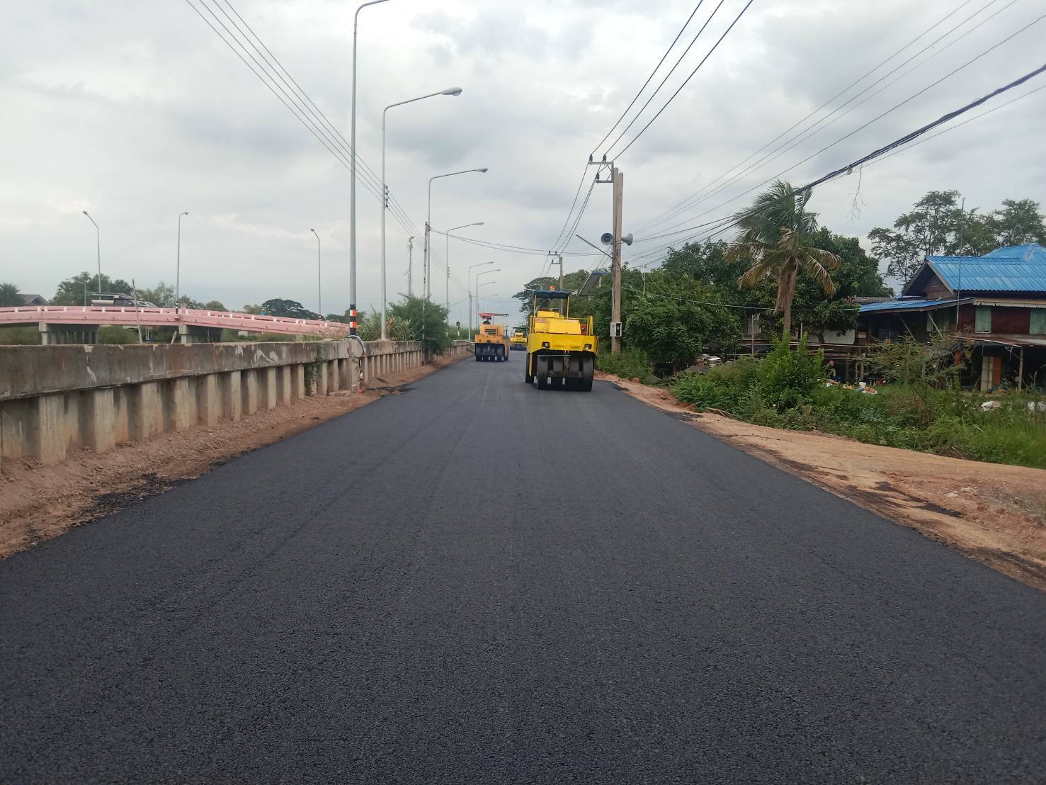 64 - https://ลาดยางมะตอย.com | รับลาดยางมะตอย ทำถนนยางมะตอย ทำลาดจอดรถ ทางเข้ารีสอร์ท ทางถนนลาดยางมะตอย งานสวย เรียบร้อย มาตรฐาน