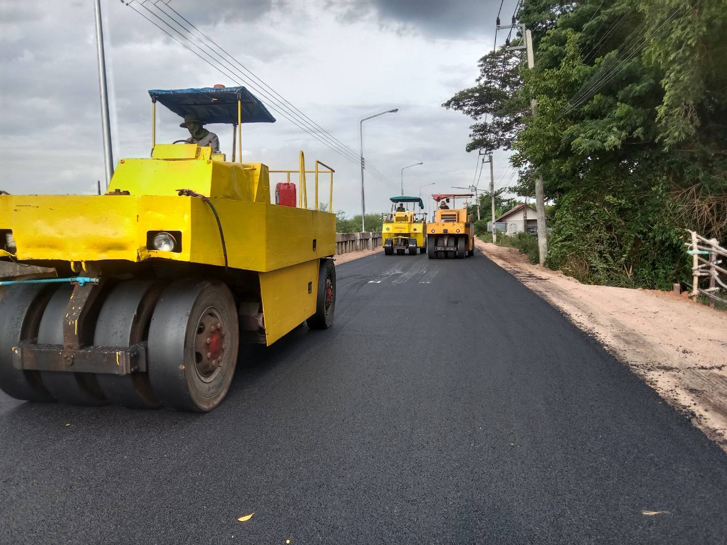 65 - https://ลาดยางมะตอย.com | รับลาดยางมะตอย ทำถนนยางมะตอย ทำลาดจอดรถ ทางเข้ารีสอร์ท ทางถนนลาดยางมะตอย งานสวย เรียบร้อย มาตรฐาน