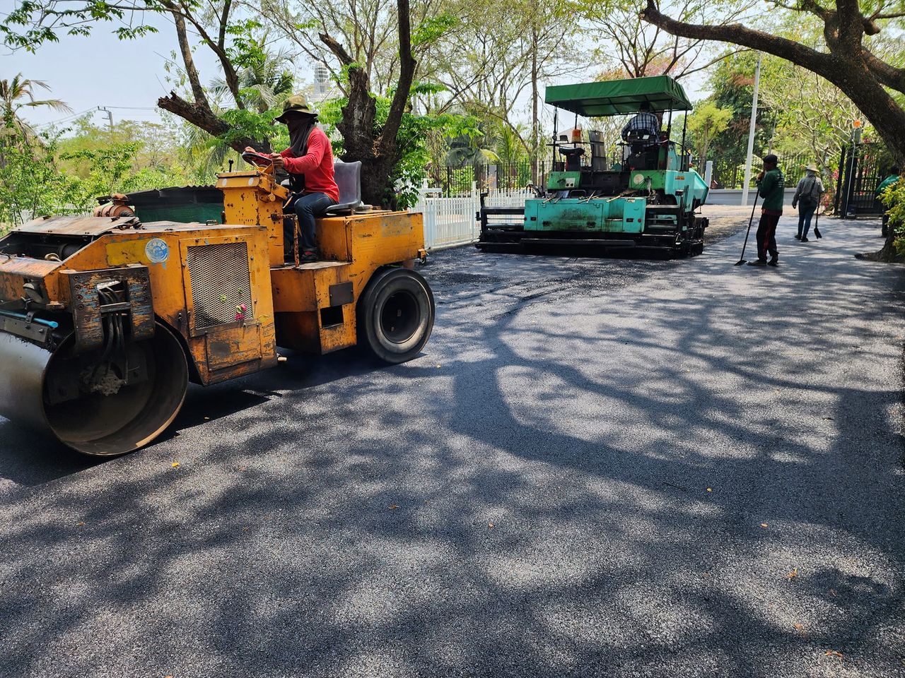 9 - https://ลาดยางมะตอย.com | รับลาดยางมะตอย ทำถนนยางมะตอย ทำลาดจอดรถ ทางเข้ารีสอร์ท ทางถนนลาดยางมะตอย งานสวย เรียบร้อย มาตรฐาน